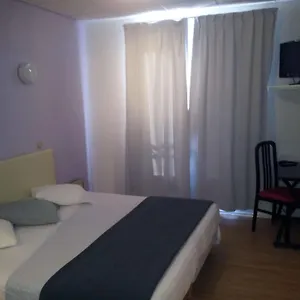 https://le-clos-fleuri-bourg-de-thizy.hotels-rhonealpes.com